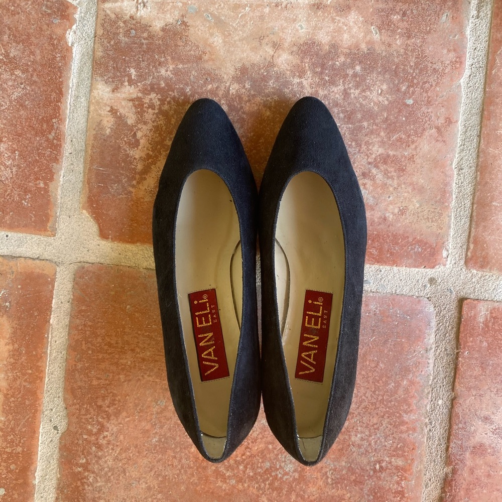 VANELi East “Mid Heel” black Suede 6.5M like new